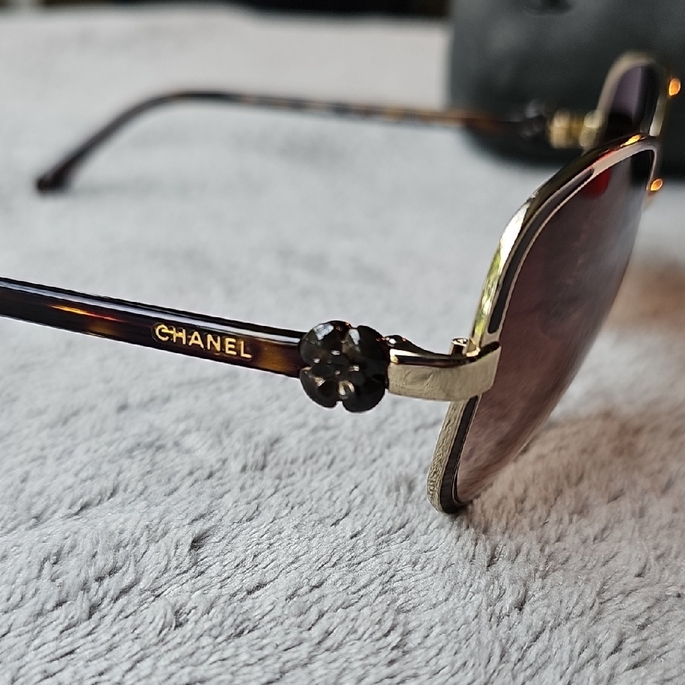 CHANEL Women's Sunglasses with Gold Frame and Brown Lenses - Picture 6 of 11